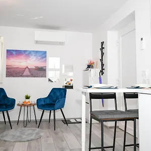 Blue With Free Parking Apartamento